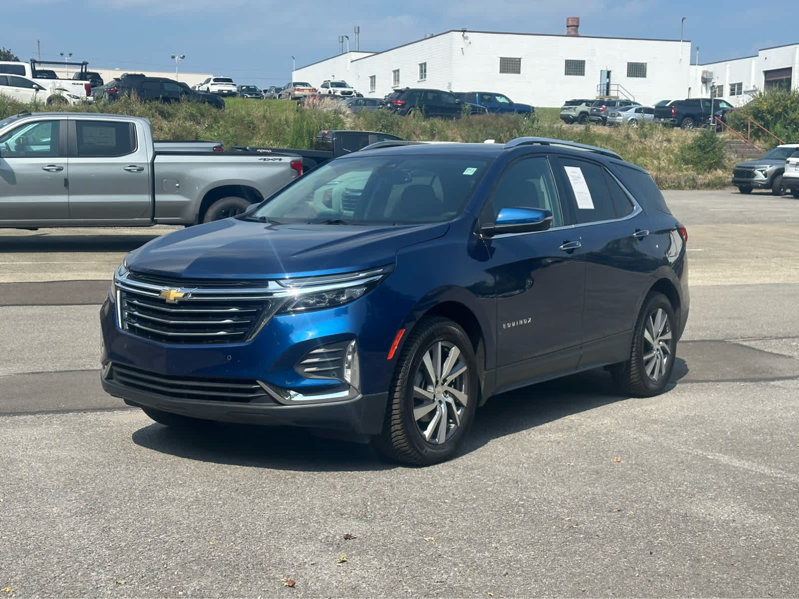 Thumbnail: 2022 Chevrolet Equinox - 1