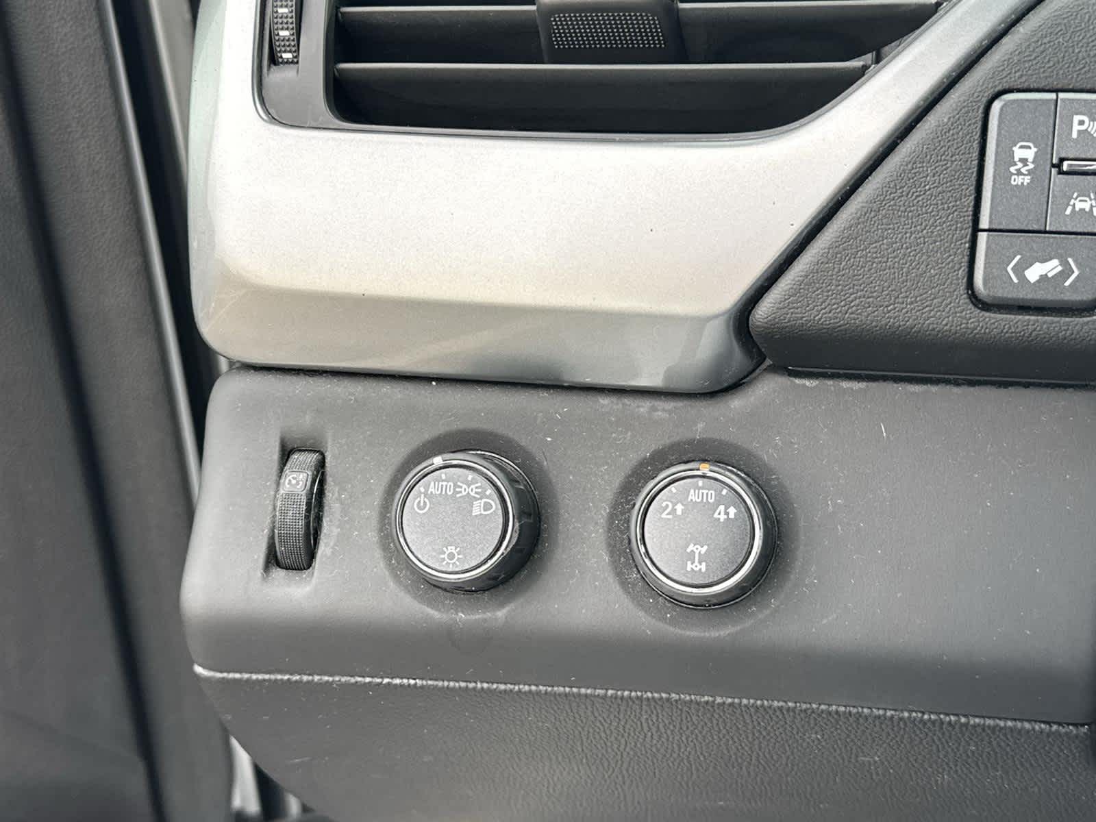 Thumbnail: 2016 Chevrolet Tahoe - 24