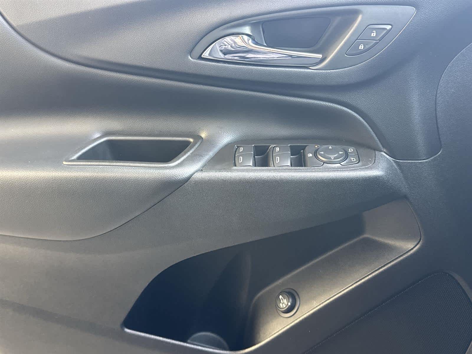 Thumbnail: 2023 Chevrolet Equinox - 23