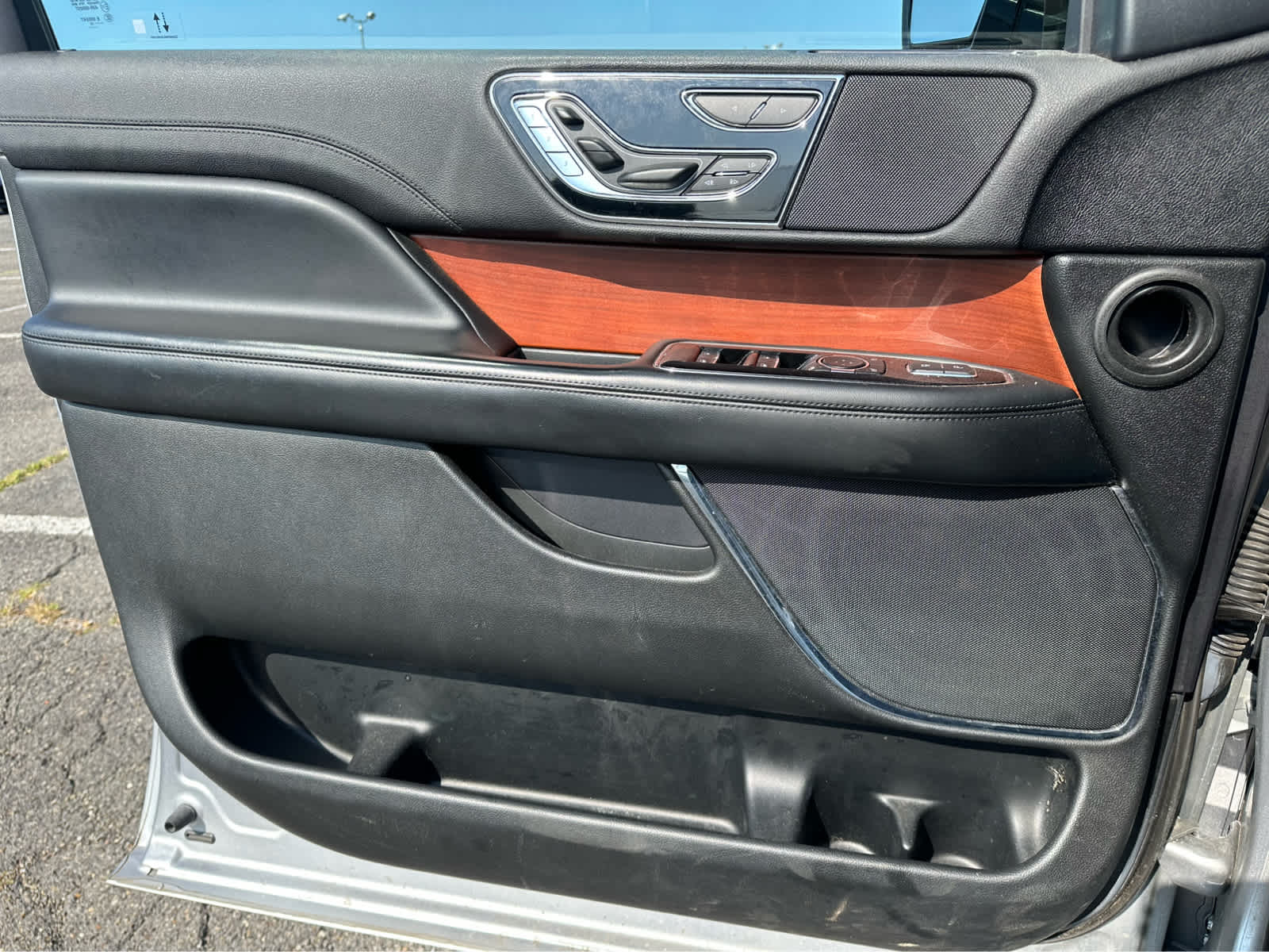 Thumbnail: 2020 Lincoln Navigator L - 18