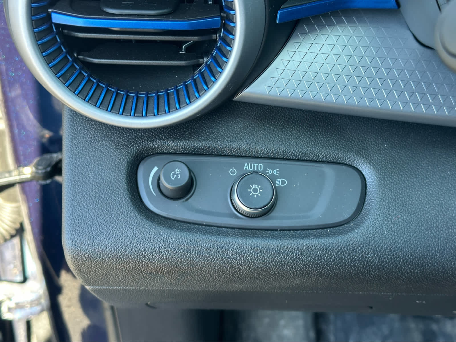 Thumbnail: 2024 Chevrolet Trax - 18