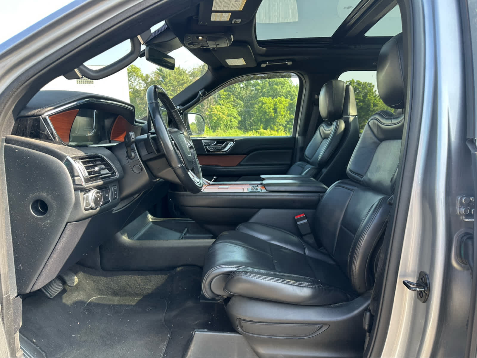 Thumbnail: 2020 Lincoln Navigator L - 9