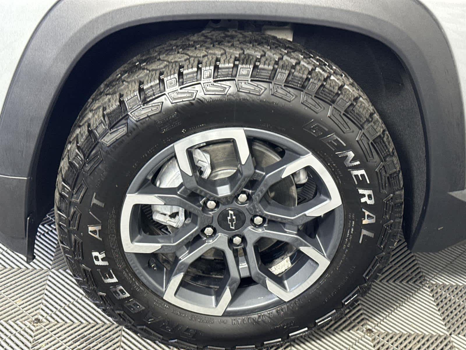 Thumbnail: 2025 Chevrolet Equinox - 10