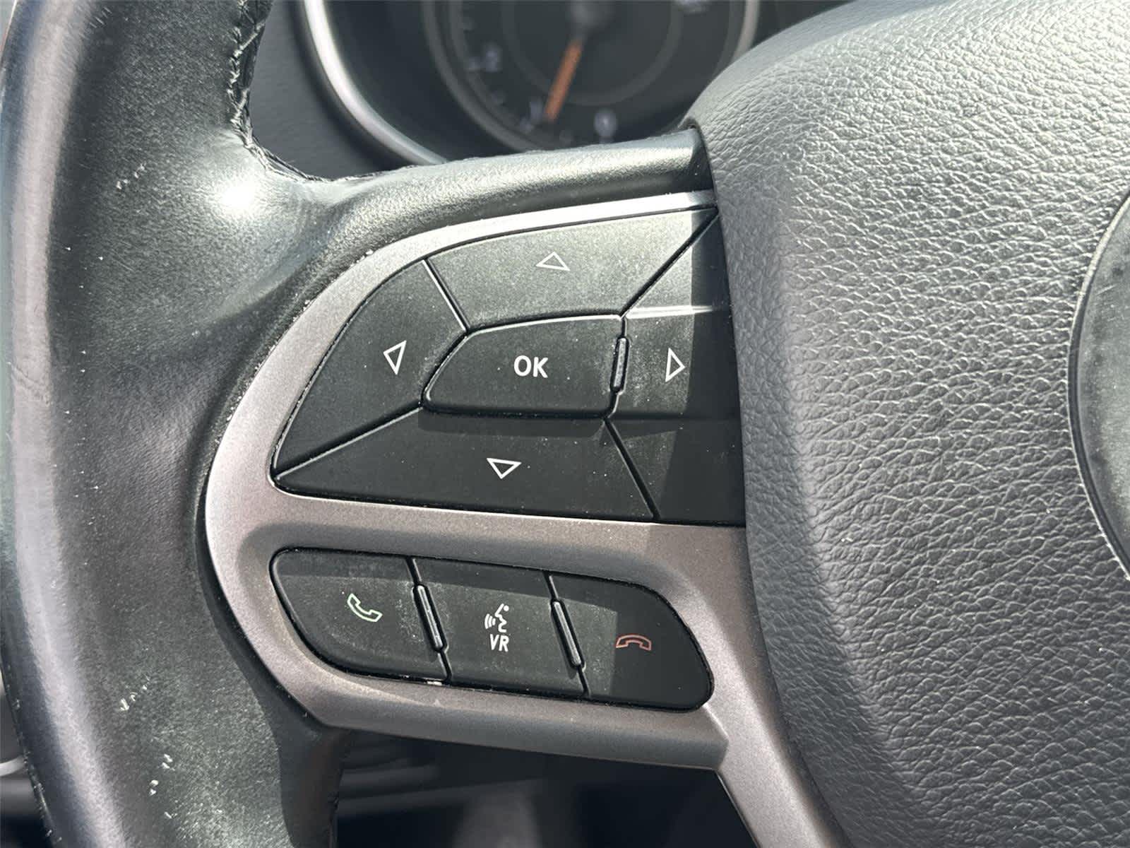 Thumbnail: 2019 Jeep Cherokee - 23