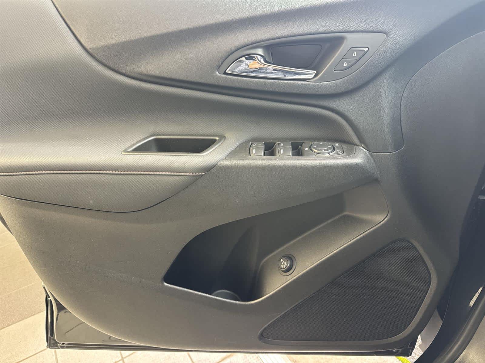 Thumbnail: 2022 Chevrolet Equinox - 25