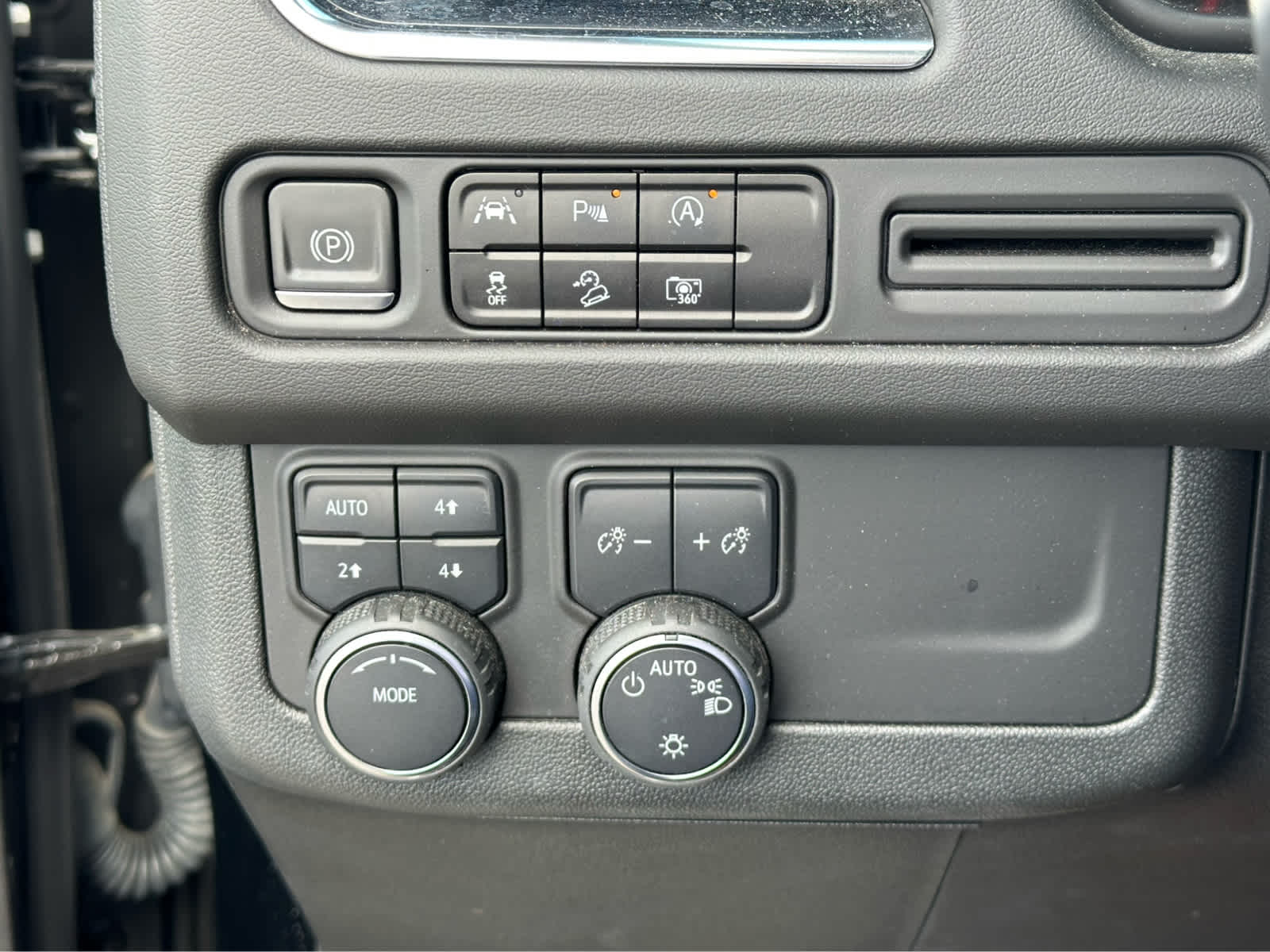 Thumbnail: 2023 Chevrolet Tahoe - 18