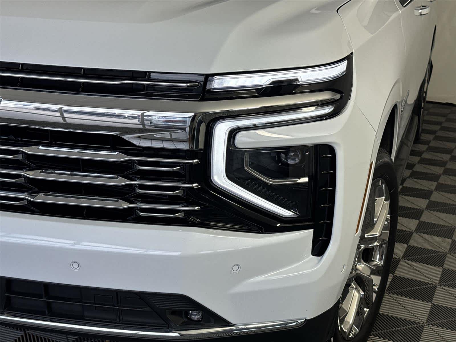 Thumbnail: 2026 Chevrolet Suburban - 9