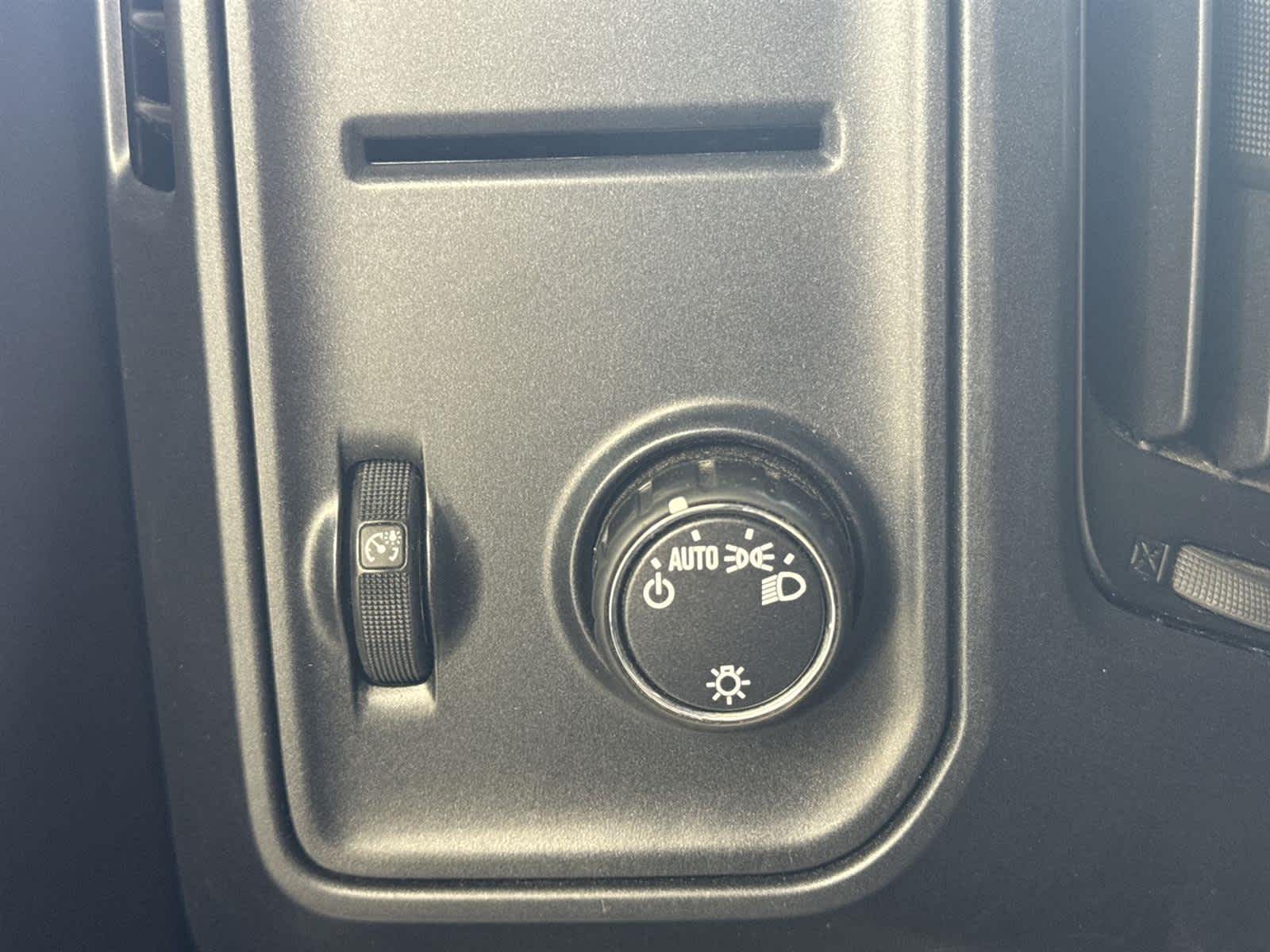 Thumbnail: 2016 Chevrolet Silverado 1500 - 20