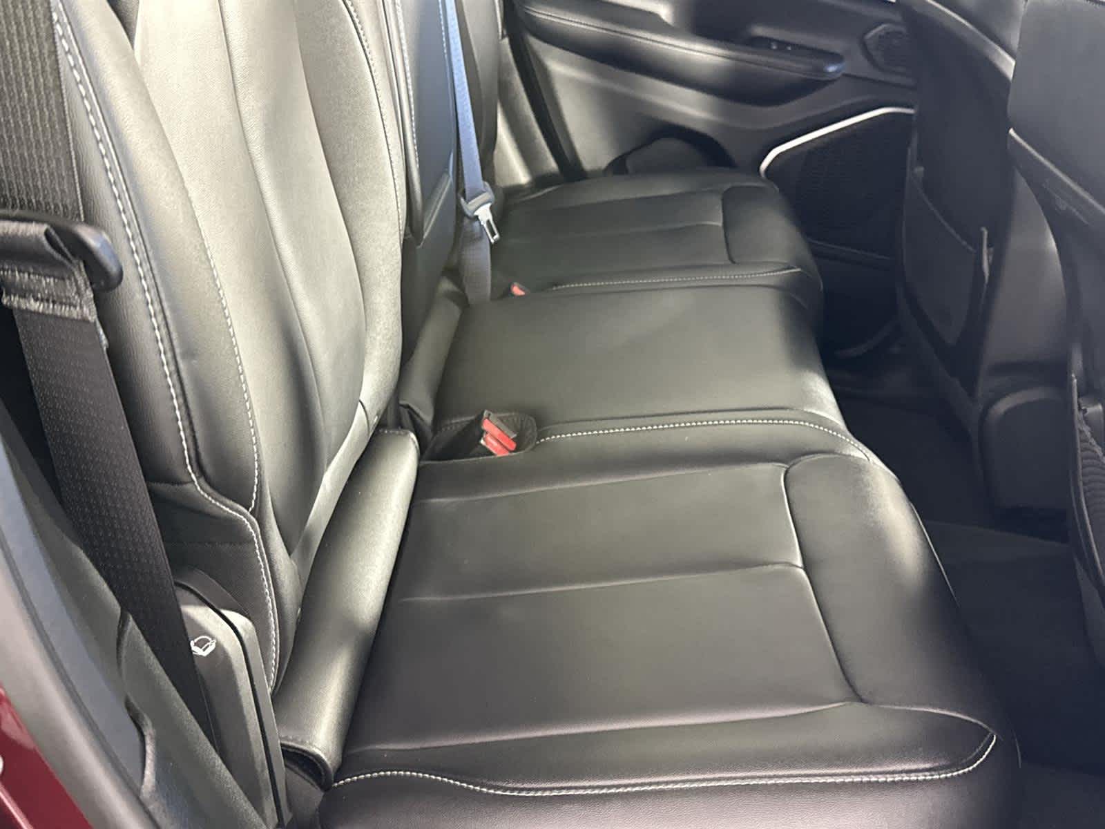 Thumbnail: 2023 Jeep Grand Cherokee - 15