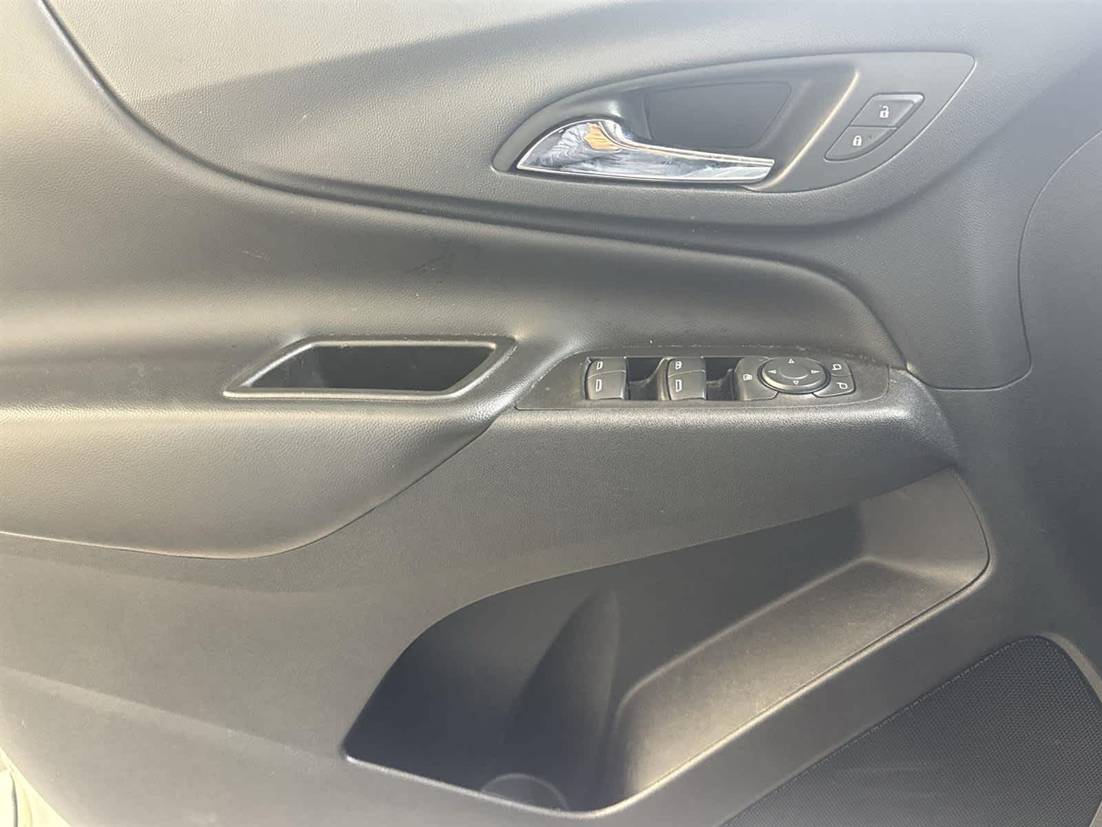 Thumbnail: 2022 Chevrolet Equinox - 21