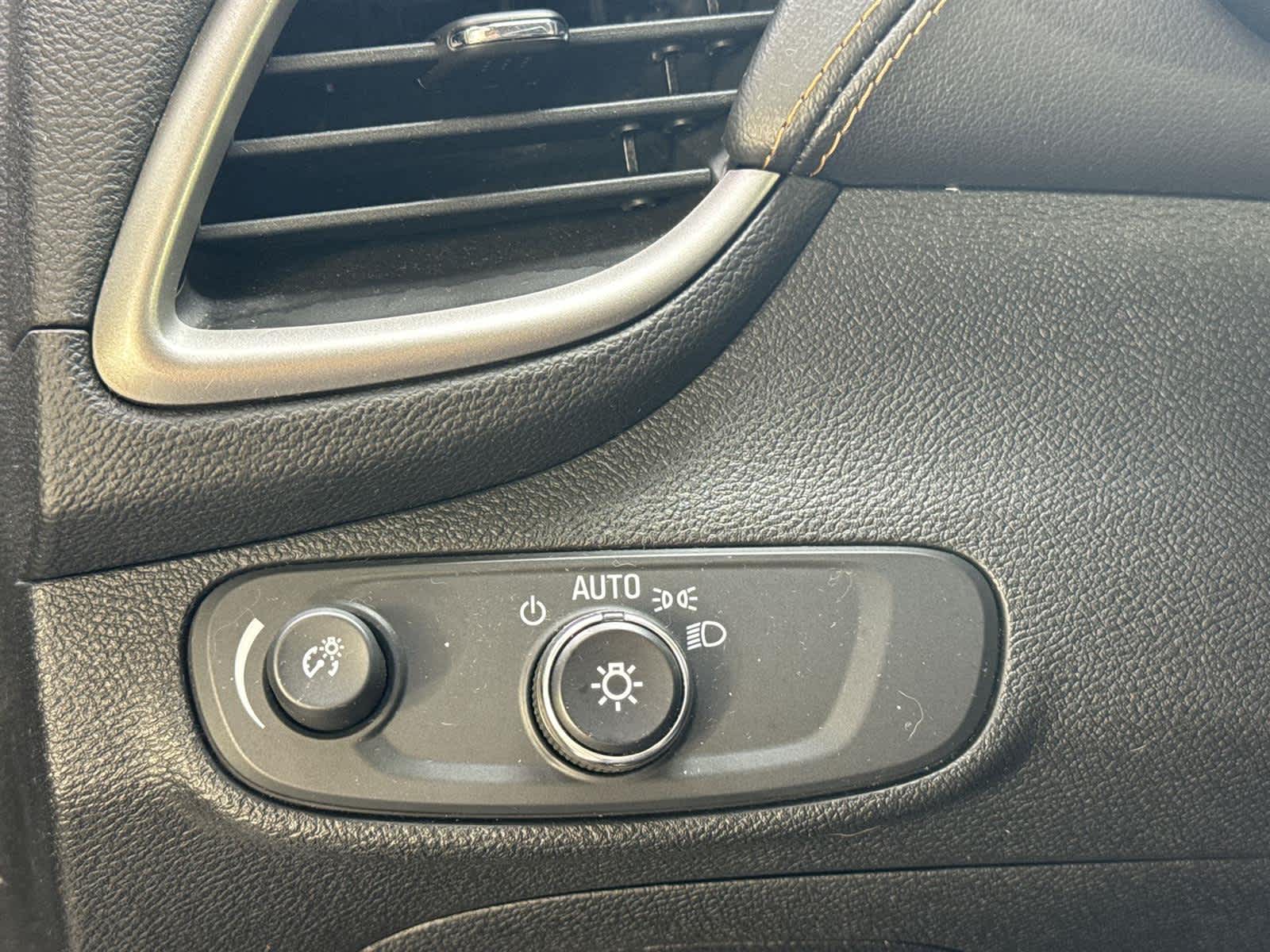 Thumbnail: 2020 Chevrolet Trax - 23