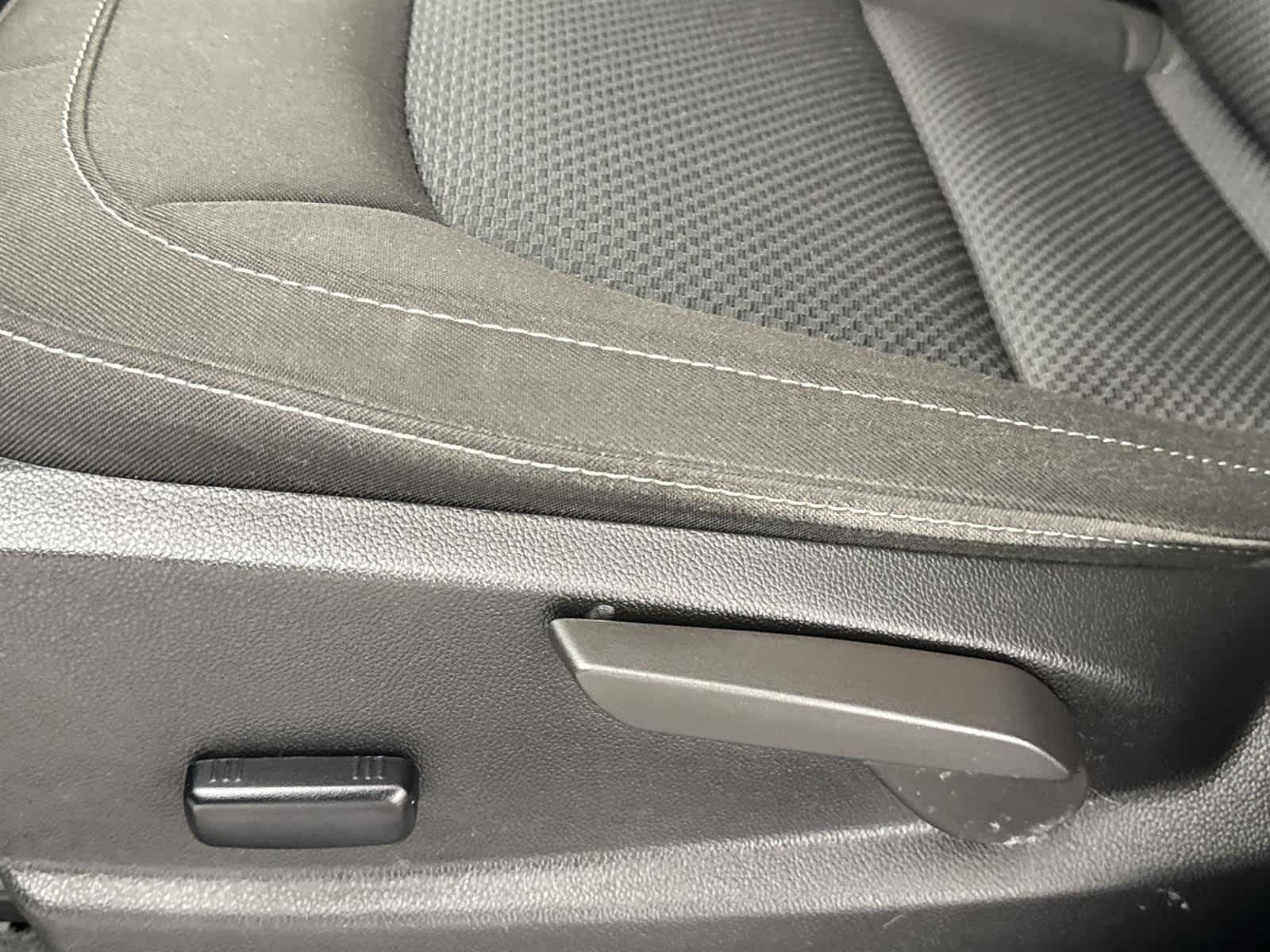 Thumbnail: 2022 Chevrolet Colorado - 12