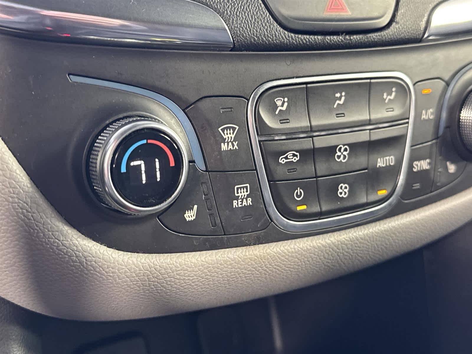 Thumbnail: 2018 Chevrolet Equinox - 20