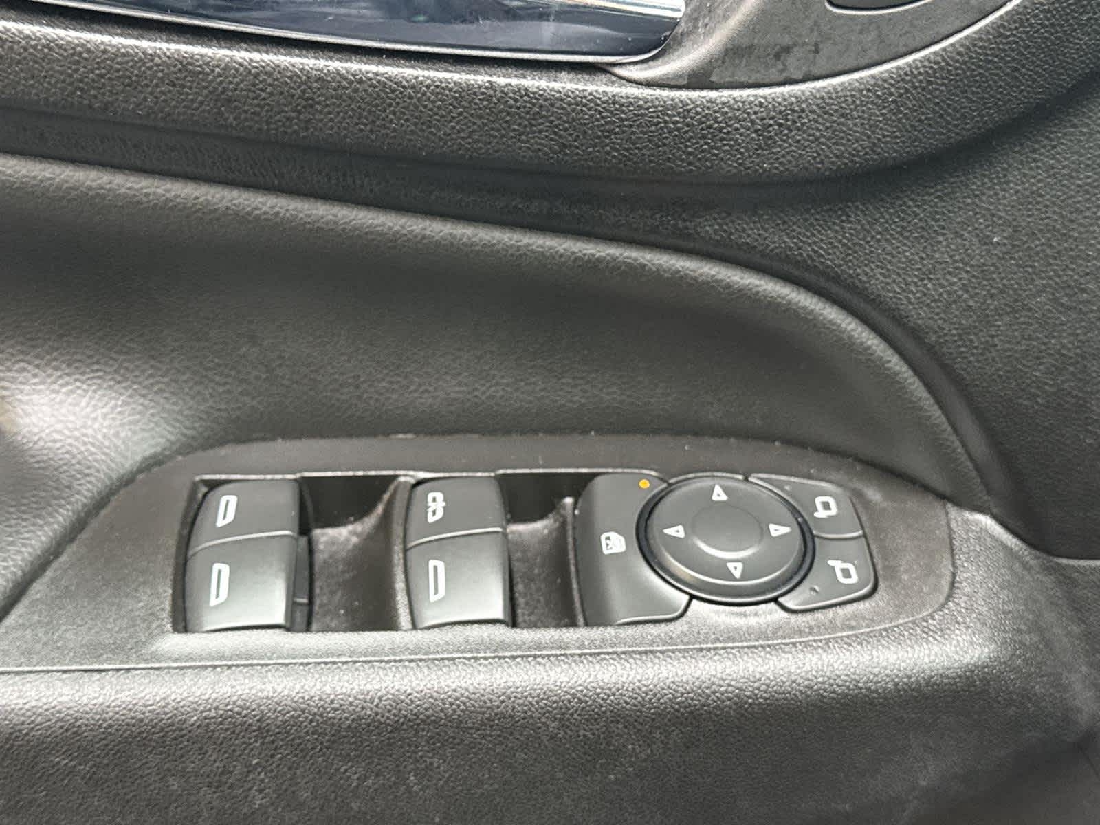 Thumbnail: 2020 Chevrolet Equinox - 24