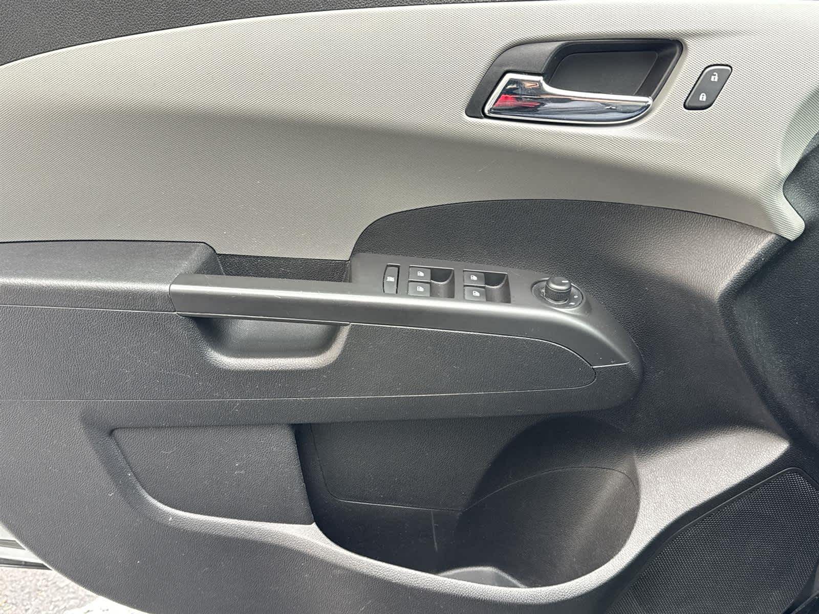 Thumbnail: 2014 Chevrolet Sonic - 22