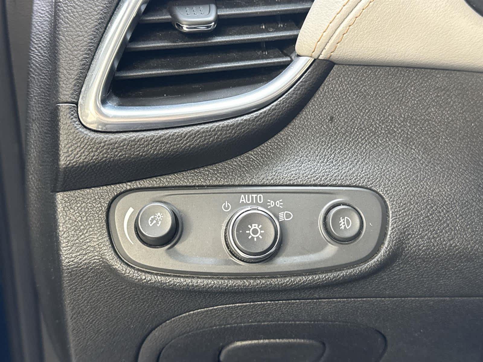 Thumbnail: 2019 Chevrolet Trax - 25