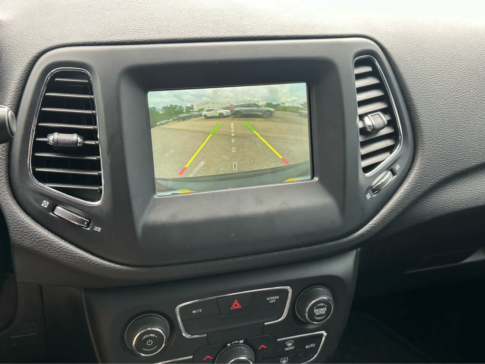 Thumbnail: 2020 Jeep Compass - 14