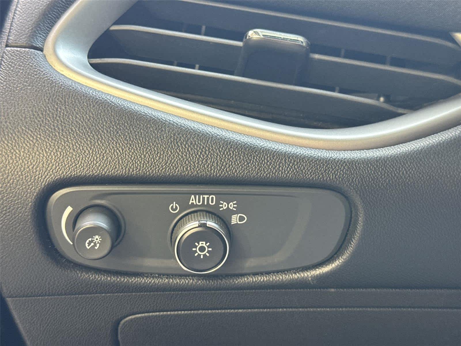 Thumbnail: 2021 Chevrolet Malibu - 23