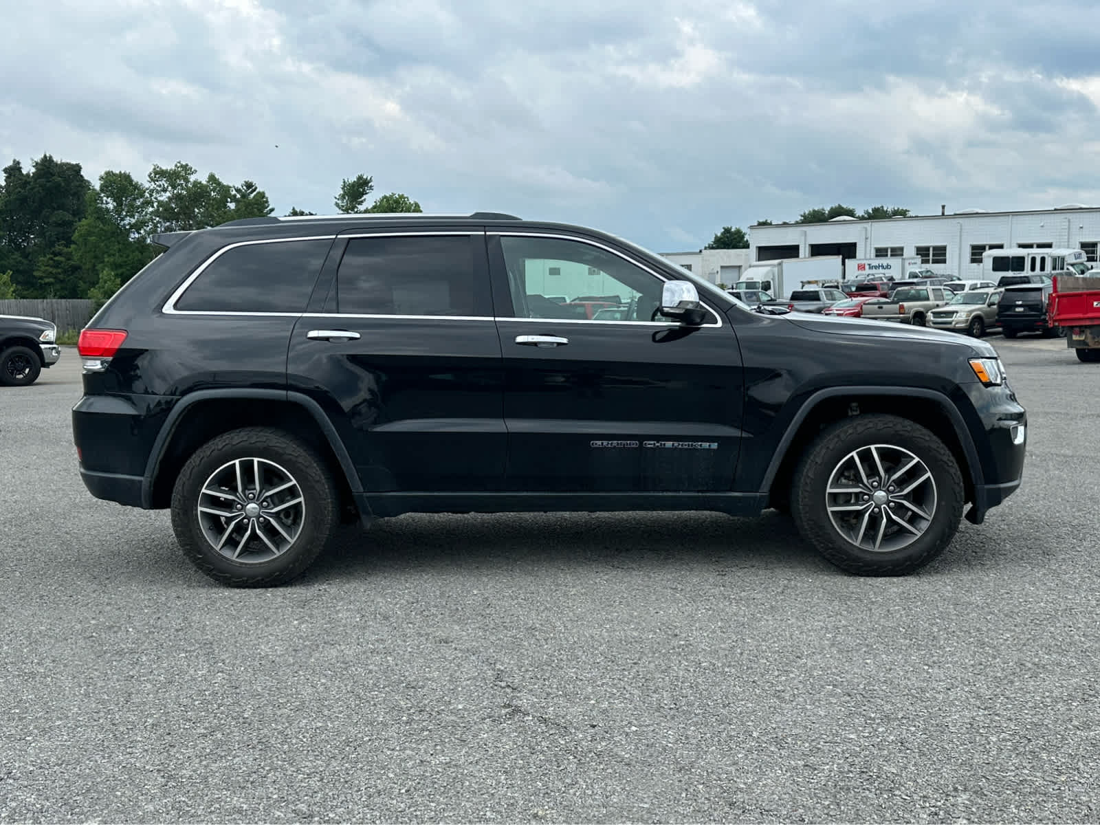 Thumbnail: 2018 Jeep Grand Cherokee - 8