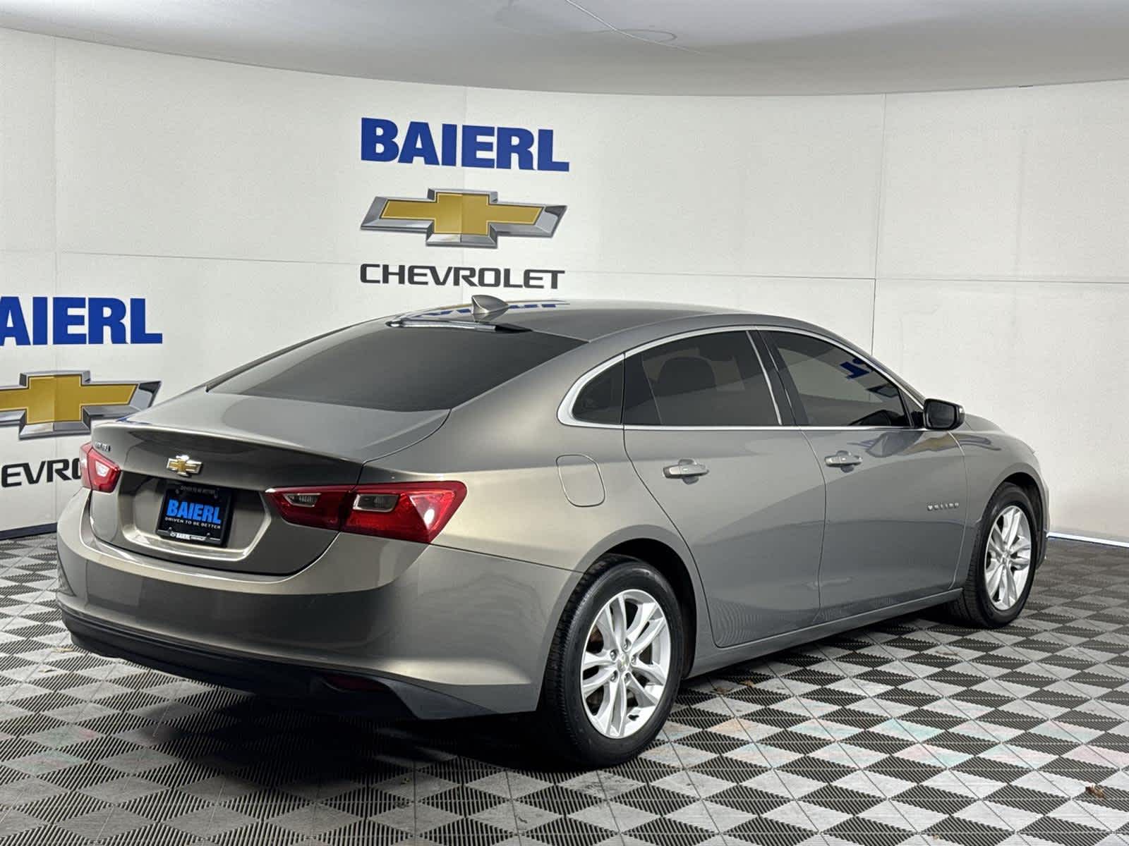 Thumbnail: 2017 Chevrolet Malibu - 5