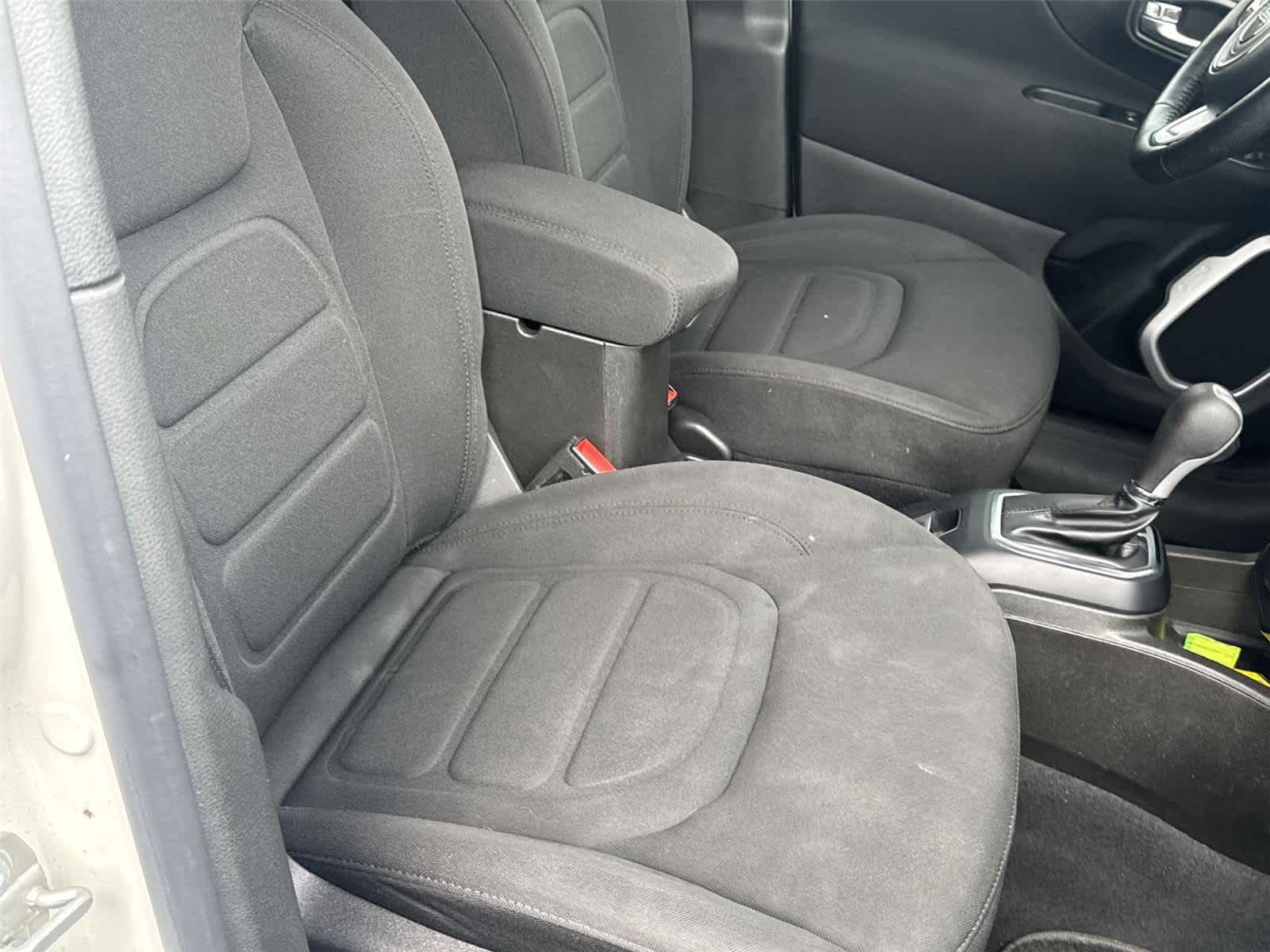 Thumbnail: 2020 Jeep Renegade - 16