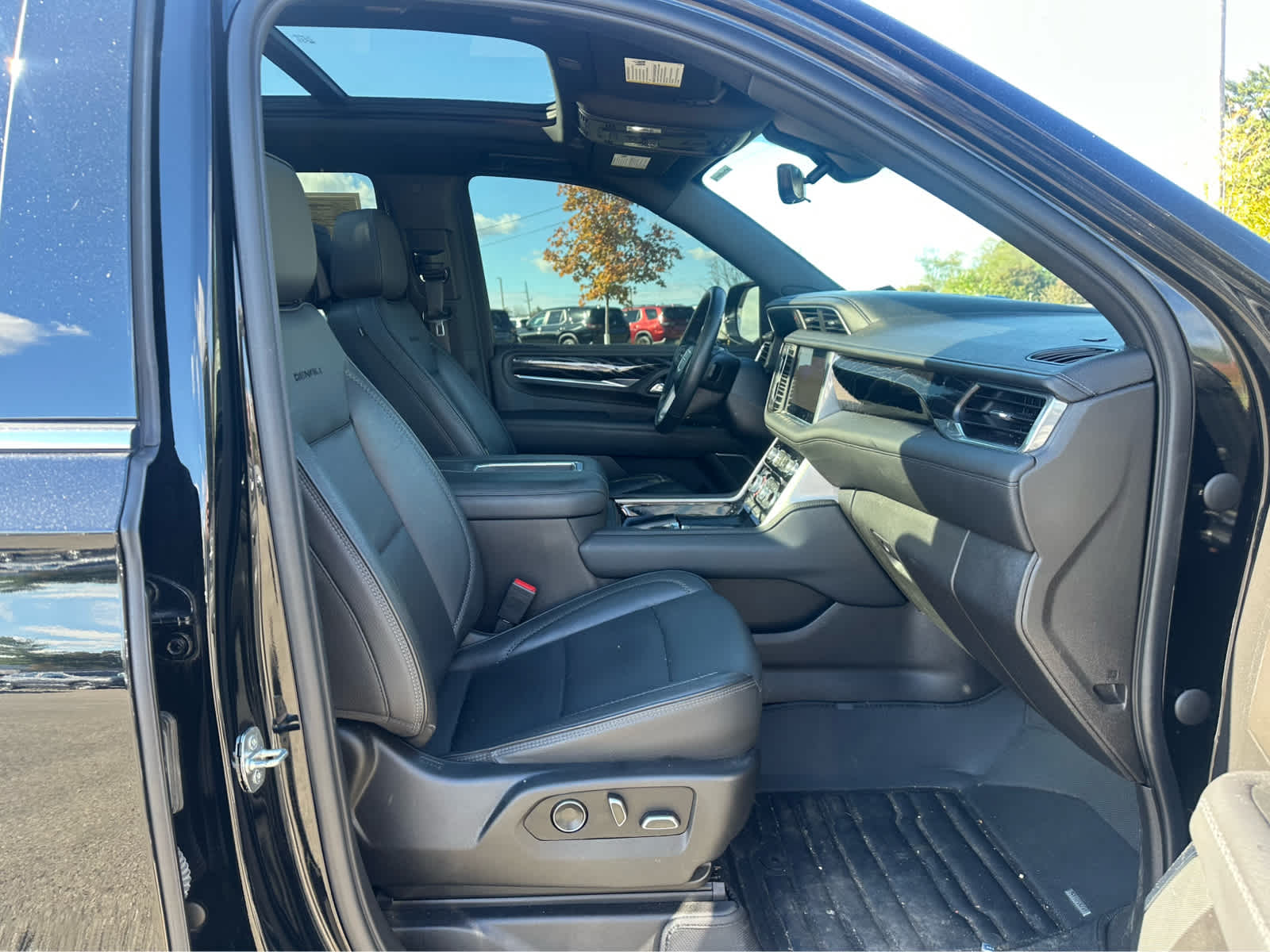 Thumbnail: 2021 GMC Yukon - 24