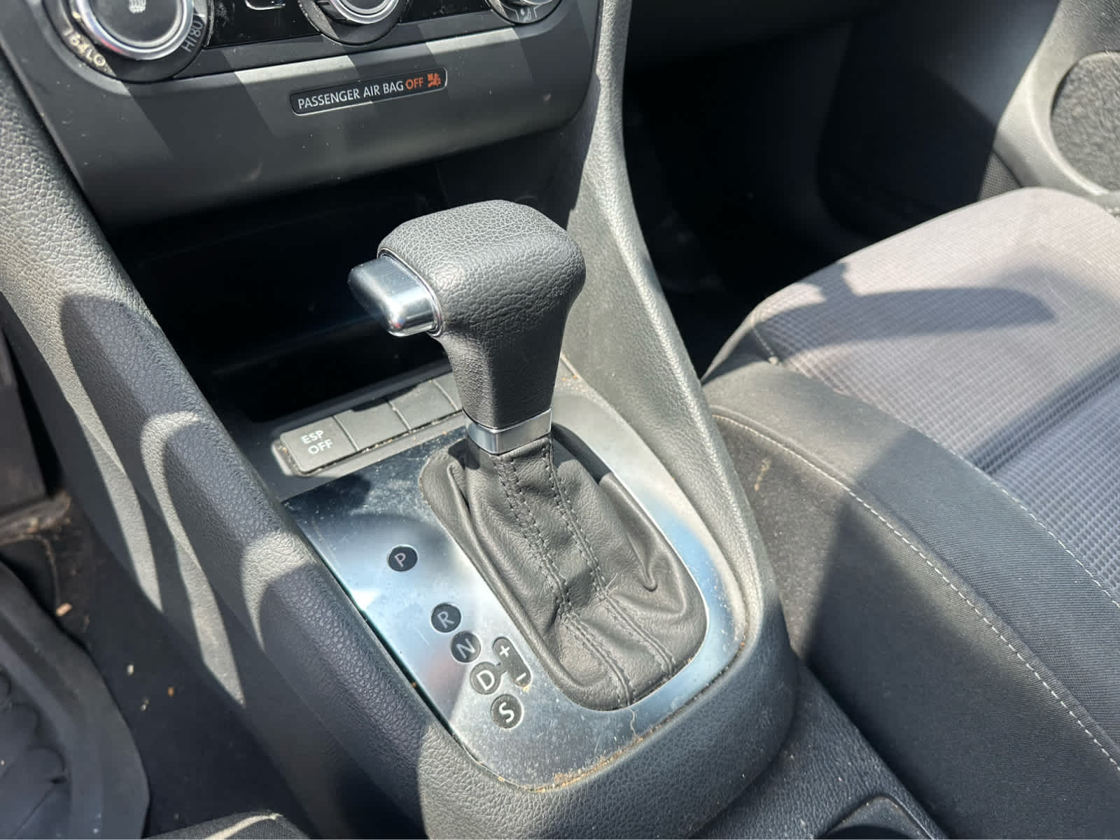 Thumbnail: 2010 Volkswagen Golf - 13