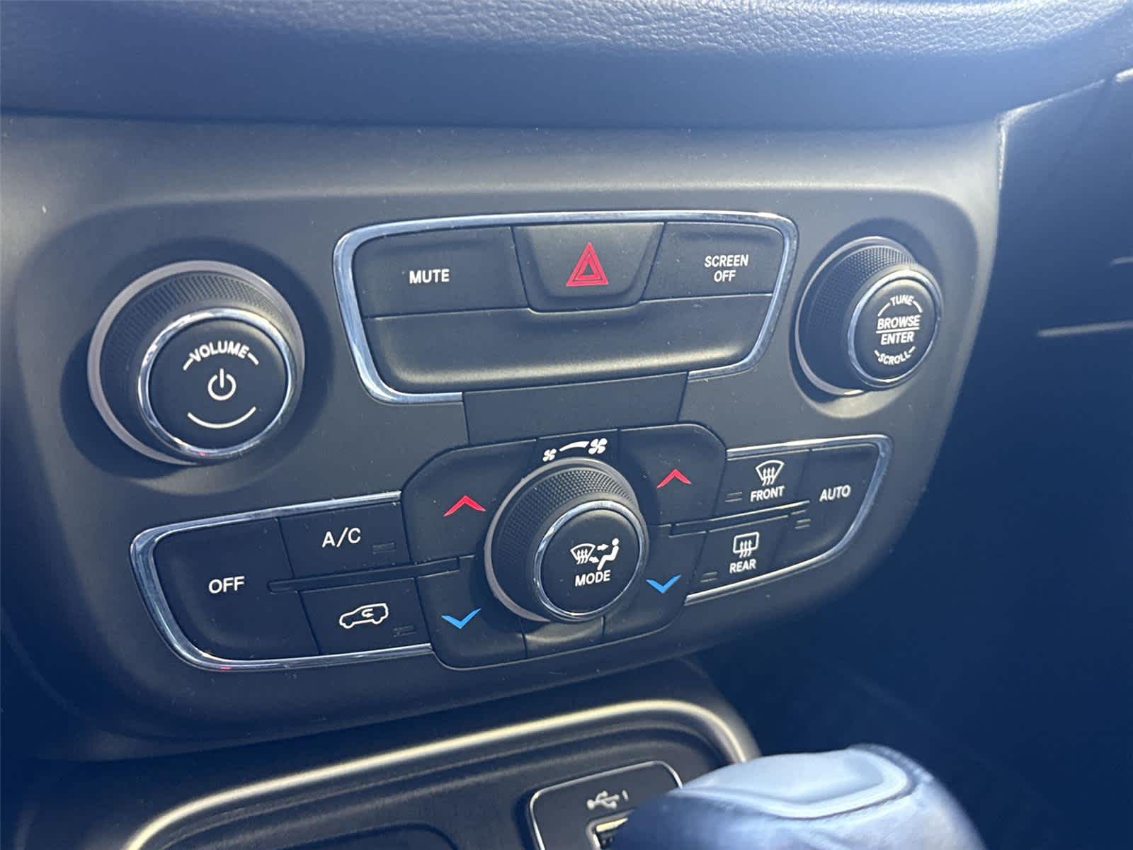 Thumbnail: 2019 Jeep Compass - 17