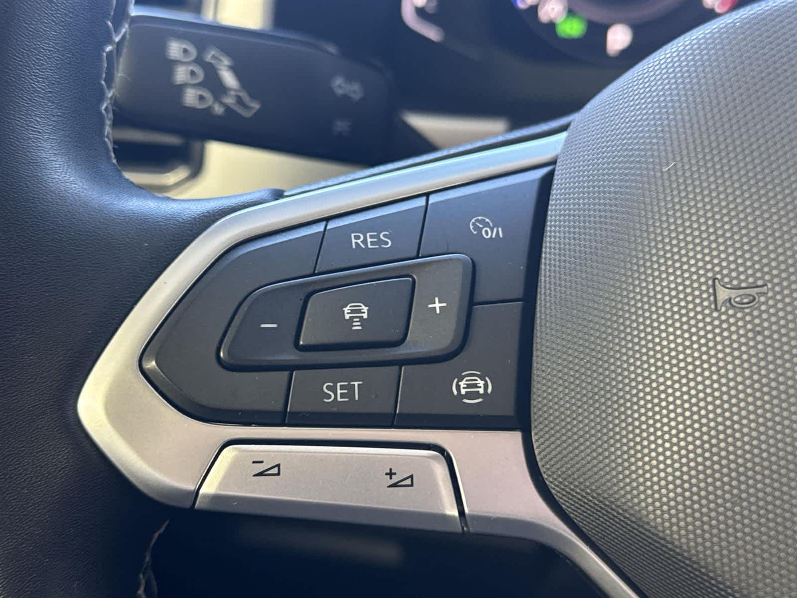 Thumbnail: 2022 Volkswagen Atlas - 24