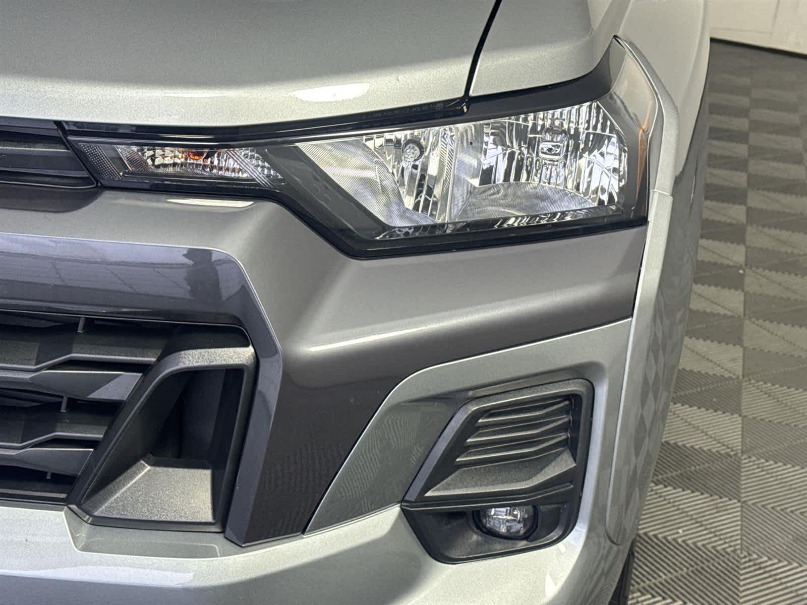 Thumbnail: 2024 Chevrolet Colorado - 9