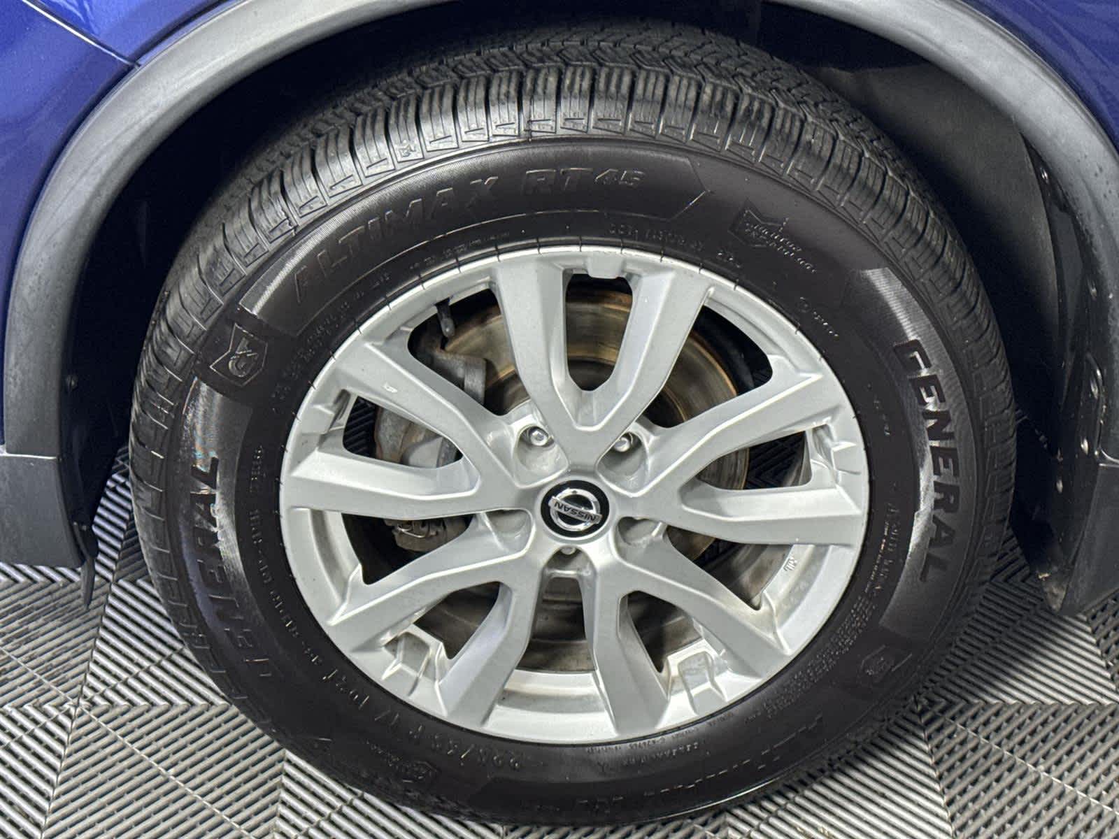 Thumbnail: 2020 Nissan Rogue - 10