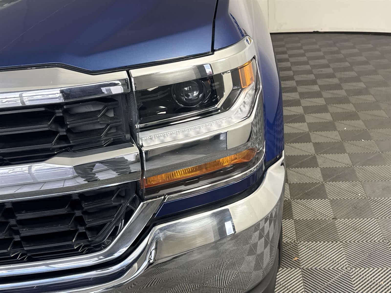 Thumbnail: 2016 Chevrolet Silverado 1500 - 9