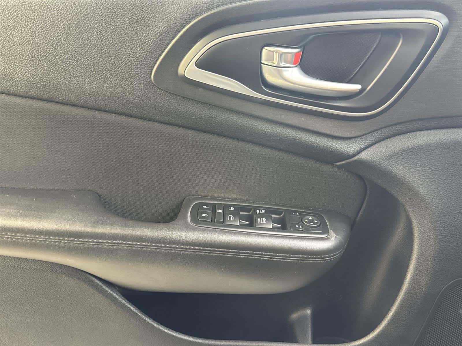 Thumbnail: 2015 Chrysler 200 - 20