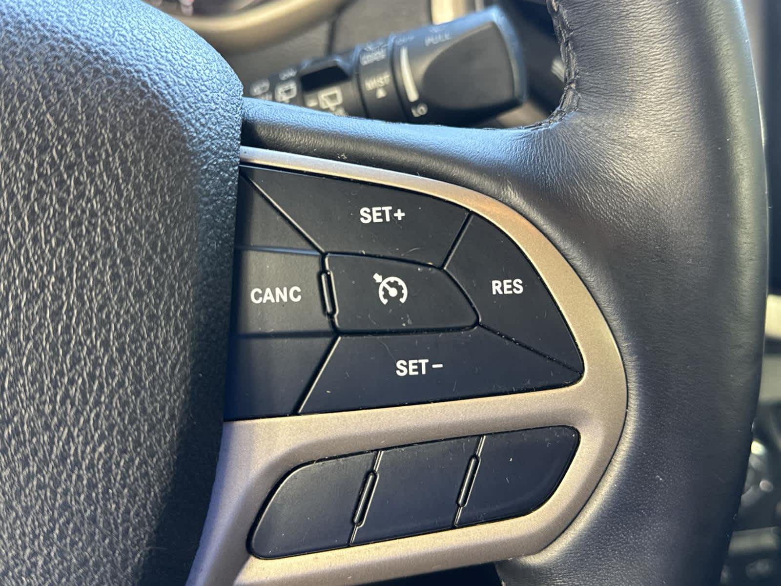 Thumbnail: 2017 Jeep Cherokee - 26