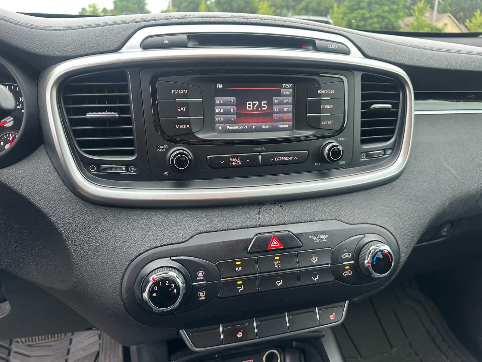 Thumbnail: 2016 Kia Sorento - 12