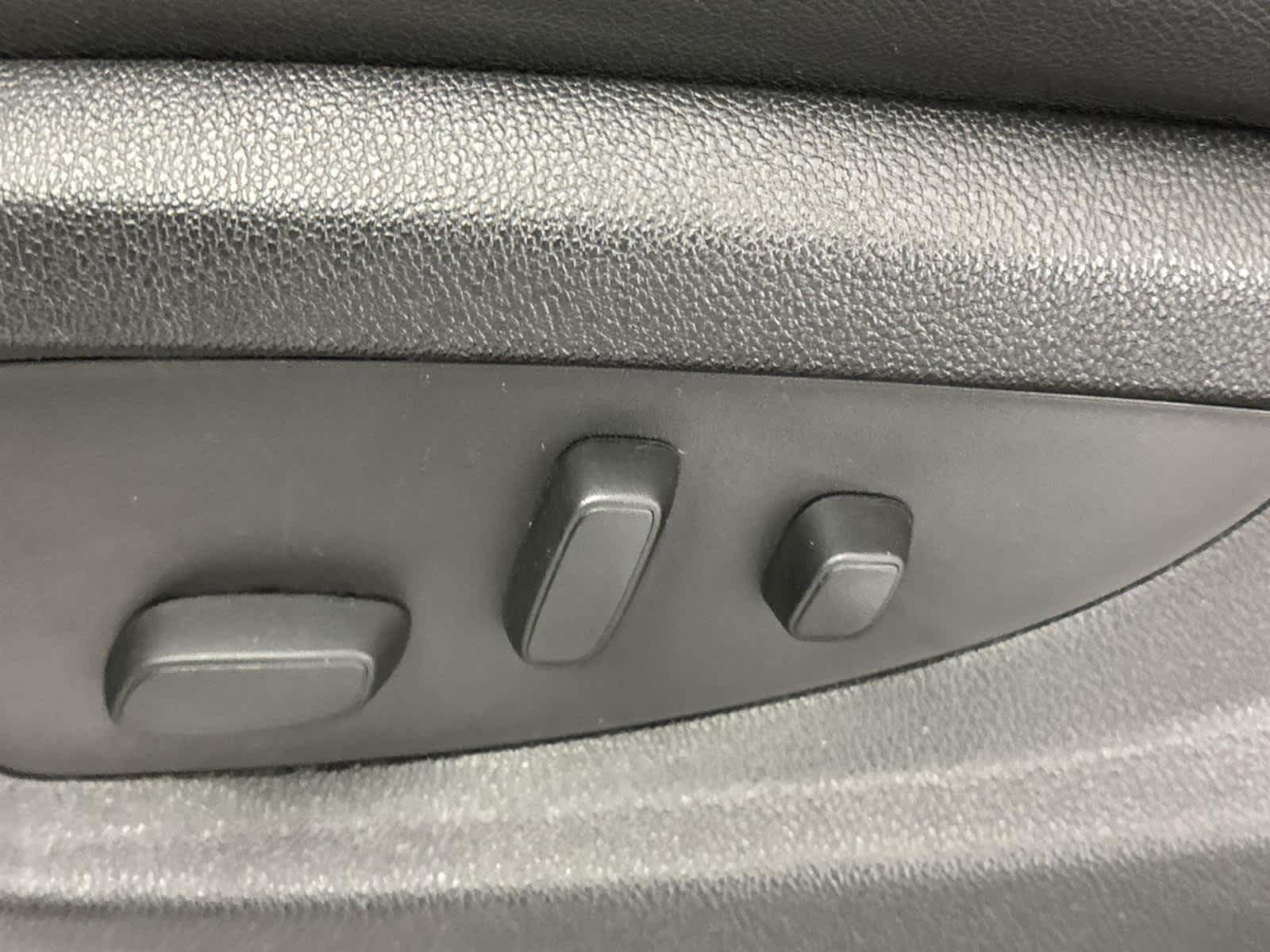 Thumbnail: 2017 Chevrolet Tahoe - 13