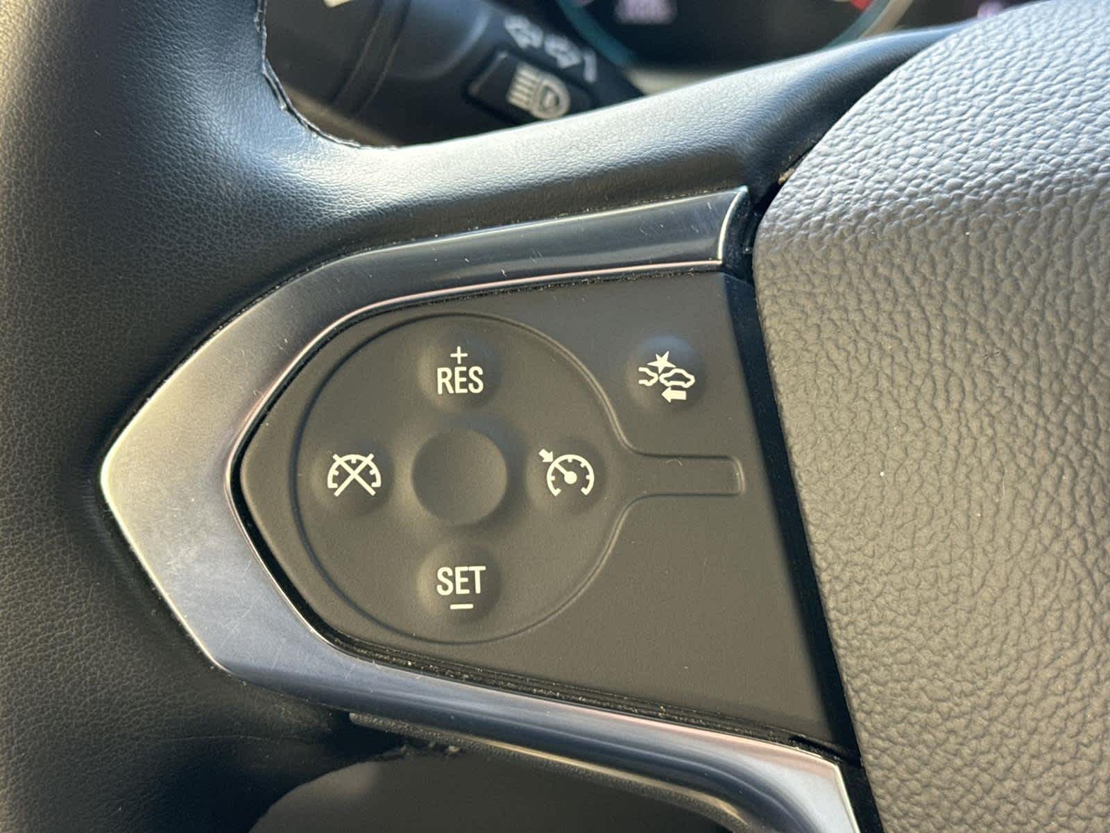 Thumbnail: 2023 Chevrolet Traverse - 28