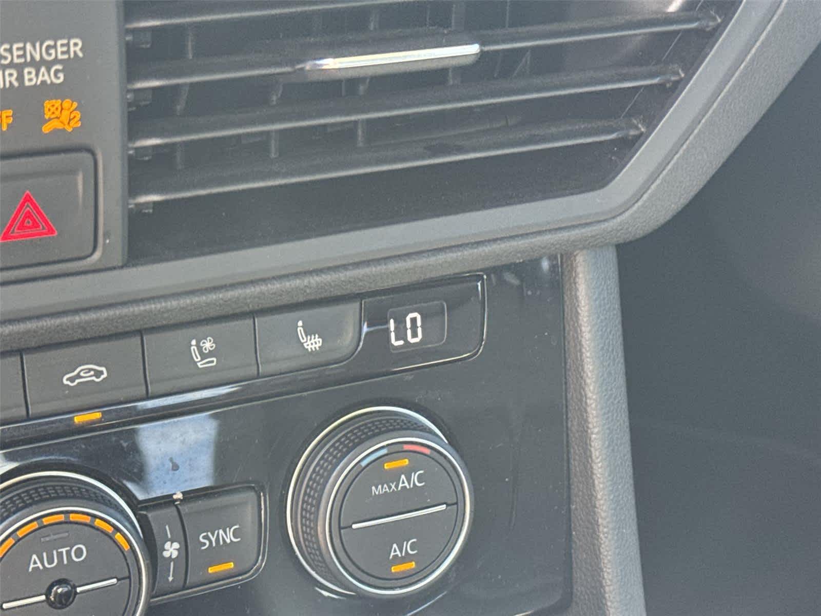 Thumbnail: 2019 Volkswagen Jetta - 18