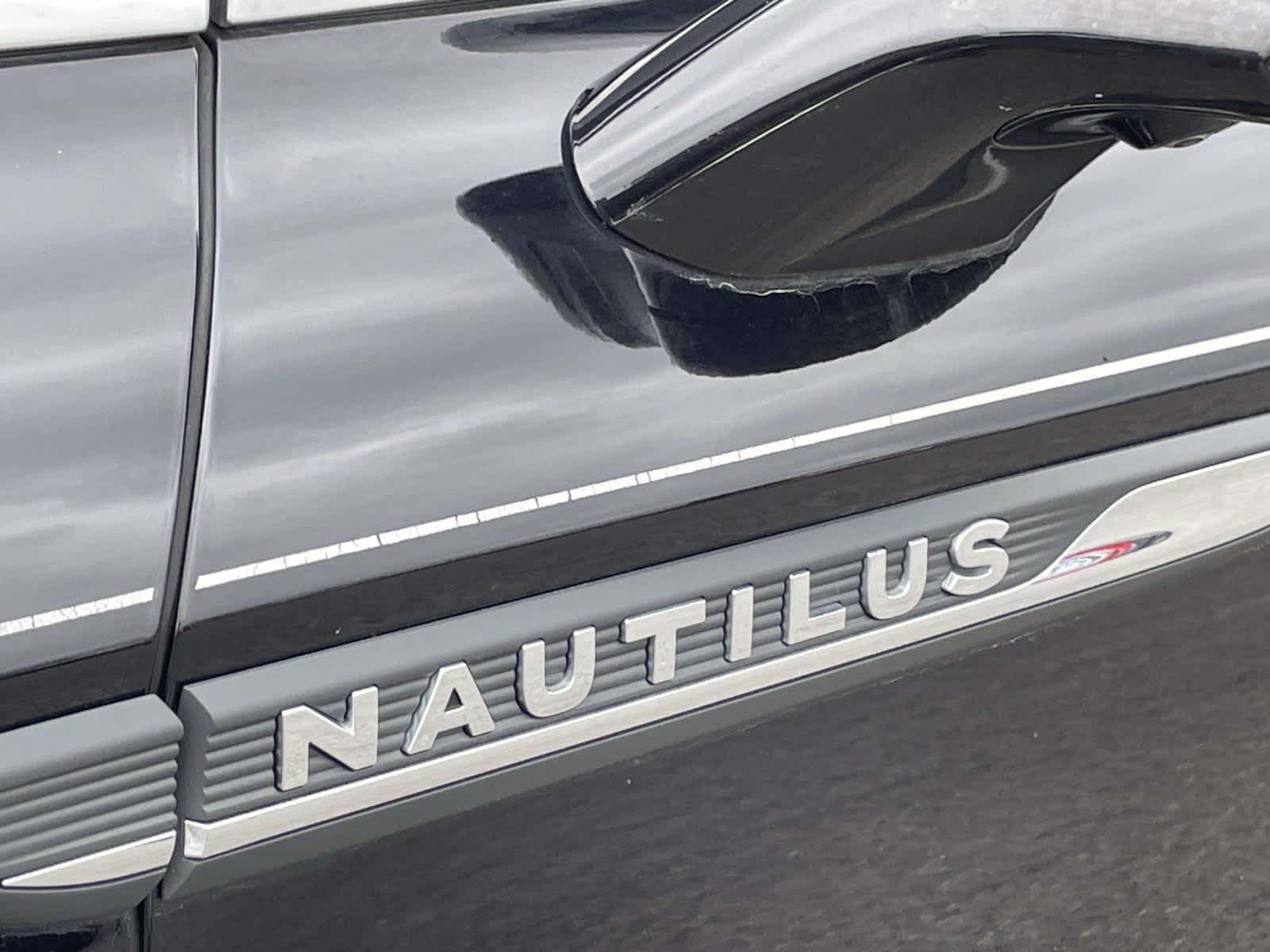 Thumbnail: 2020 Lincoln Nautilus - 10
