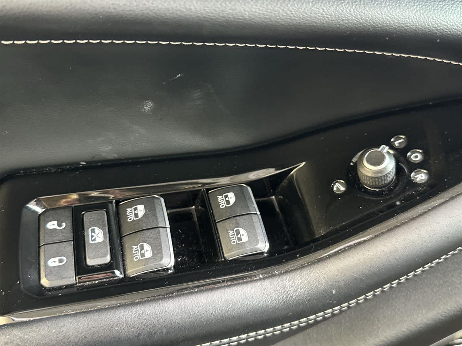 Thumbnail: 2022 Jeep Grand Cherokee - 24