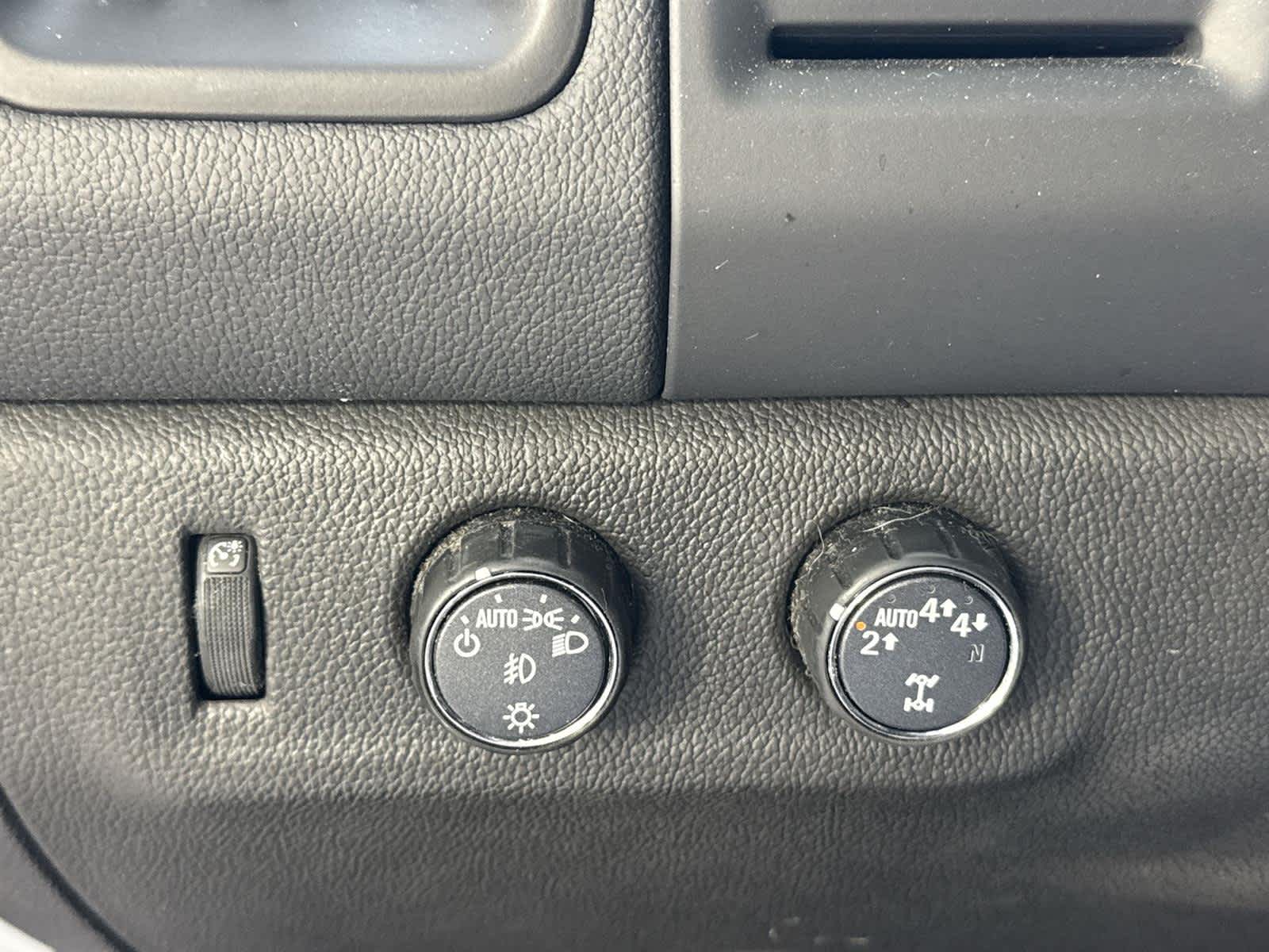 Thumbnail: 2022 Chevrolet Colorado - 23