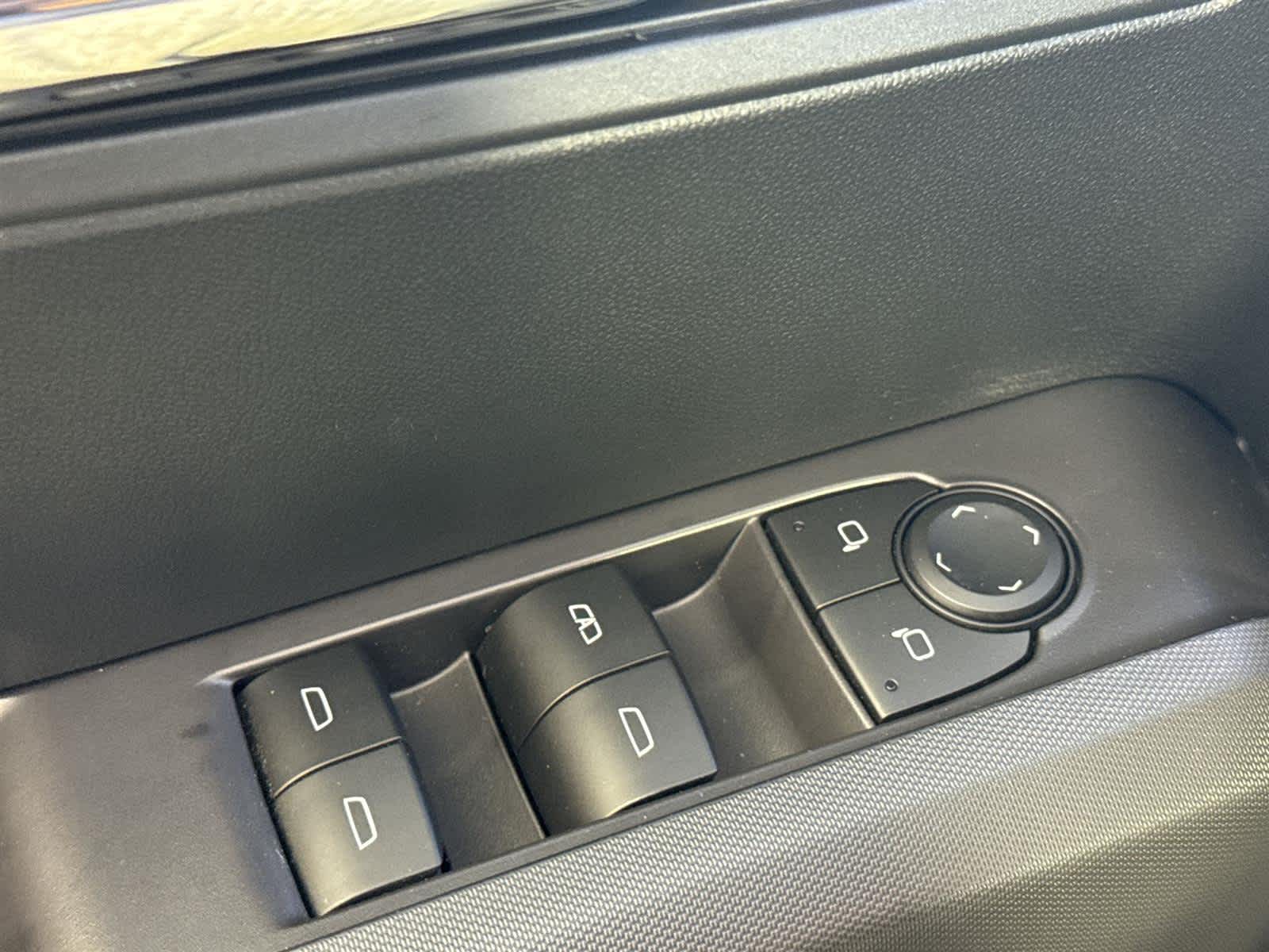 Thumbnail: 2024 Chevrolet Colorado - 22