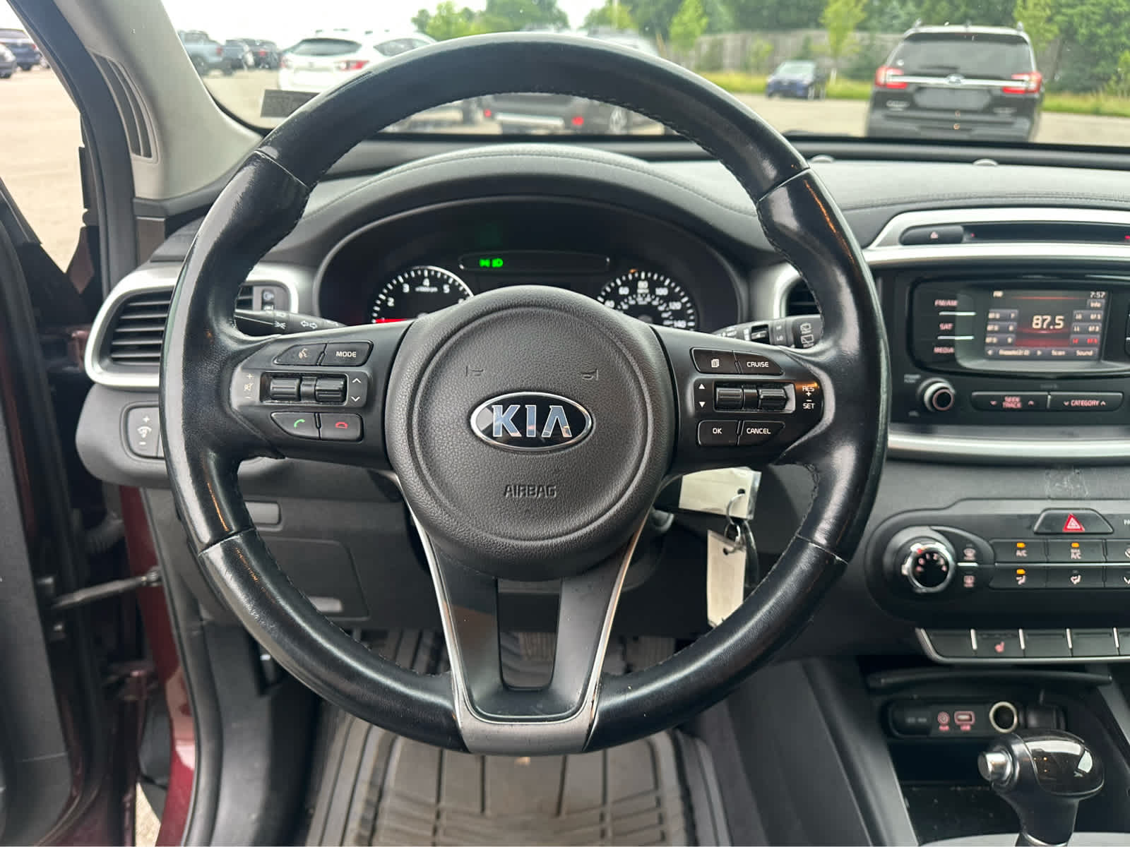 Thumbnail: 2016 Kia Sorento - 11