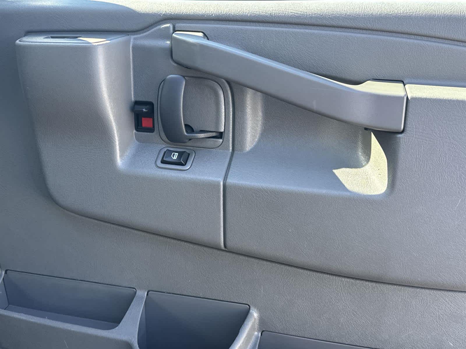 Thumbnail: 2024 GMC Savana - 30