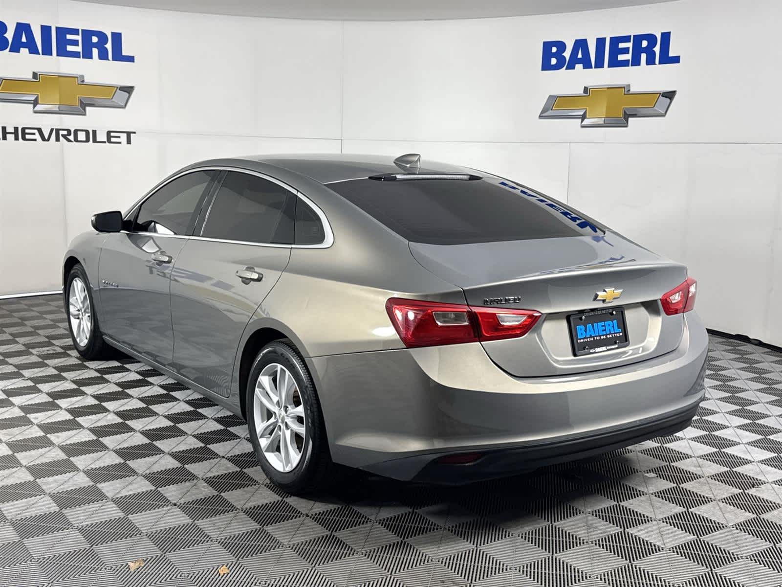 Thumbnail: 2017 Chevrolet Malibu - 3