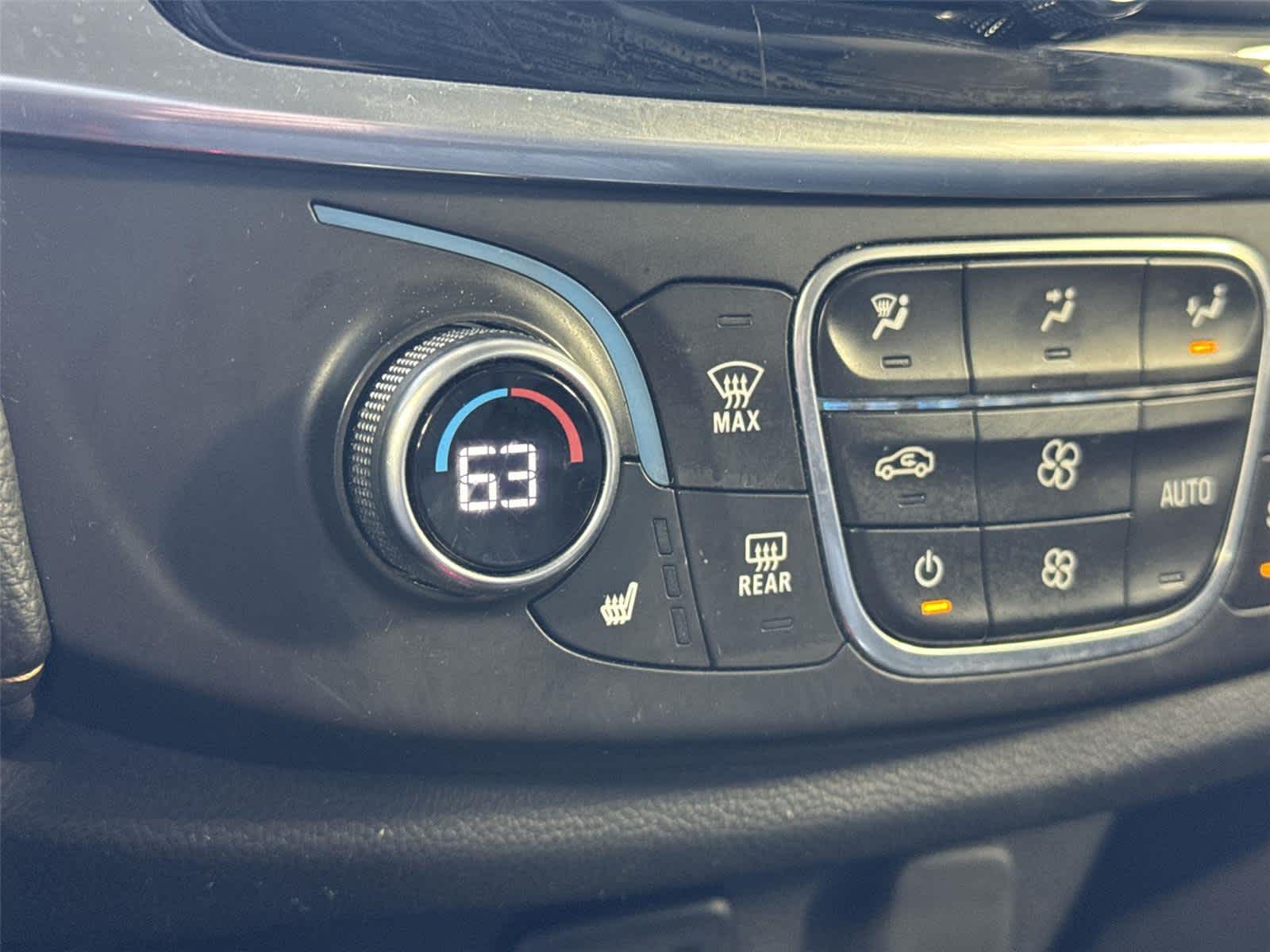 Thumbnail: 2019 Chevrolet Traverse - 22