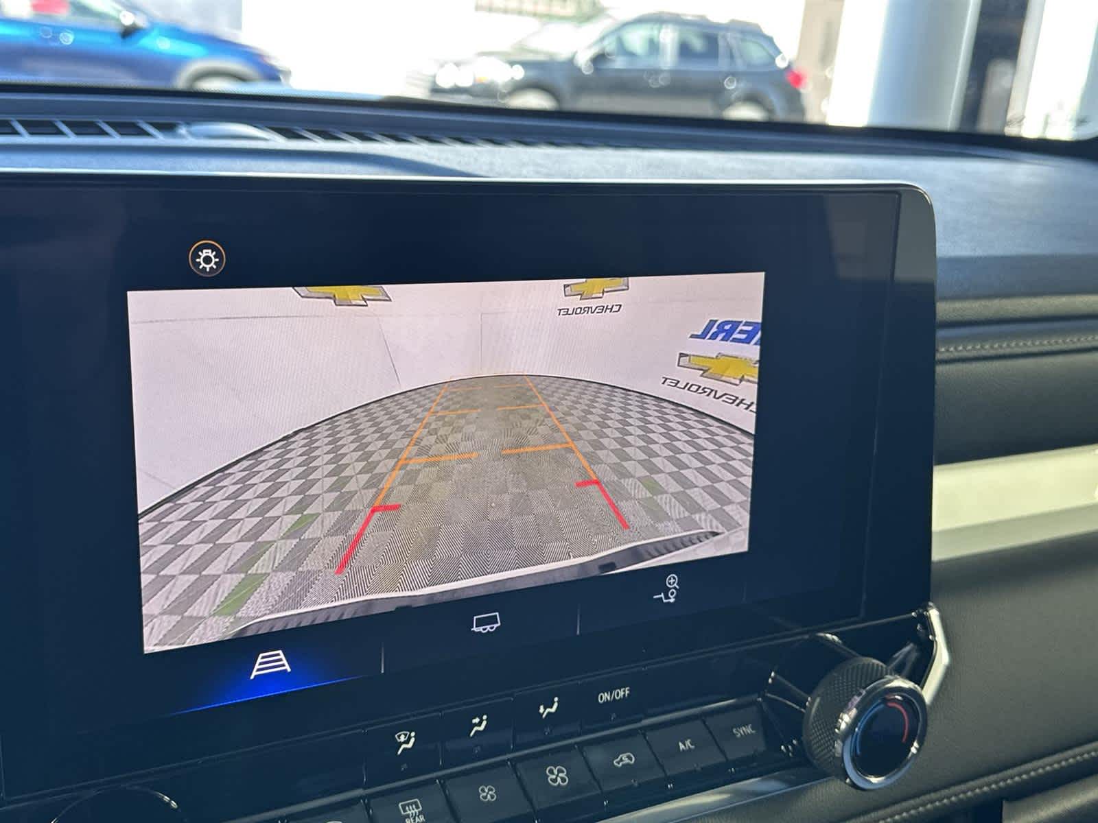 Thumbnail: 2024 Chevrolet Colorado - 18