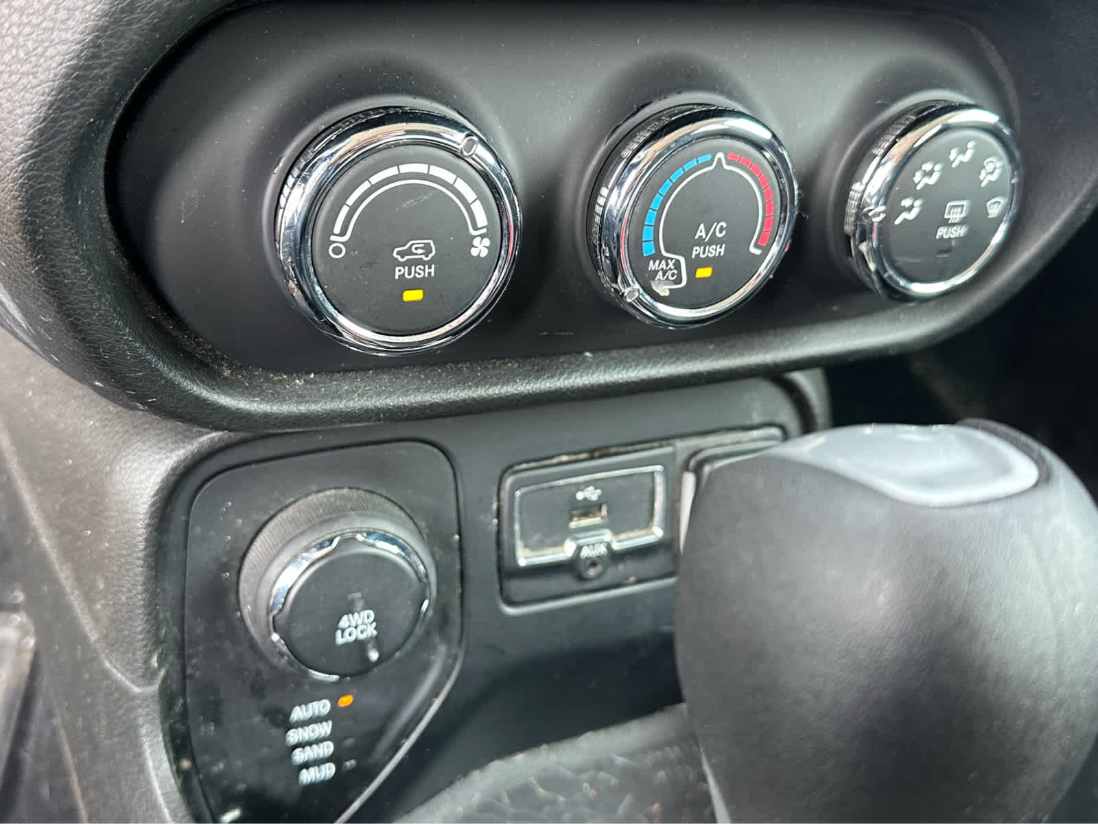 Thumbnail: 2016 Jeep Renegade - 15