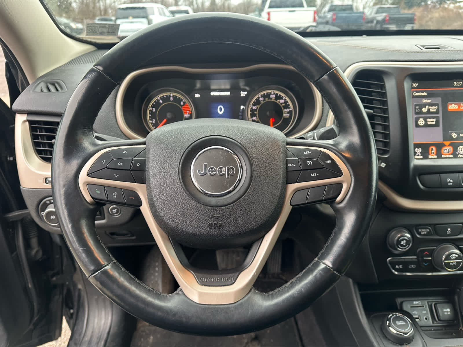 Thumbnail: 2018 Jeep Cherokee - 11