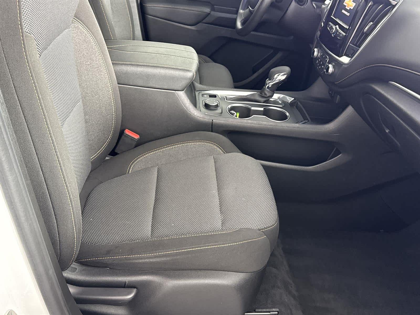 Thumbnail: 2021 Chevrolet Traverse - 14